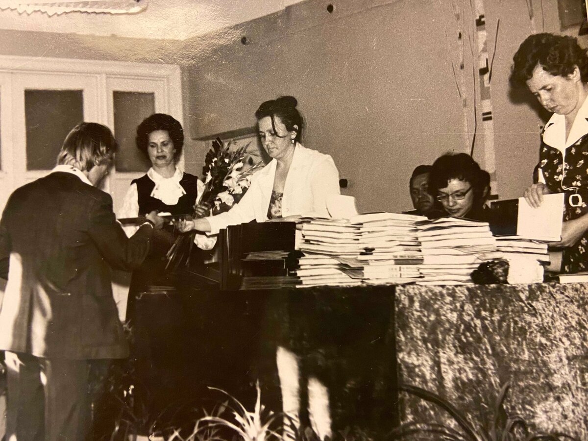 Вручение аттестатов зрелости. Родители принимают активное участие 