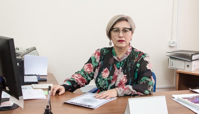 Нина Борисовна Ламанская -  заведующий кафедрой музыки, декоративно-прикладного творчества и народной культуры, кандидат исторических наук  