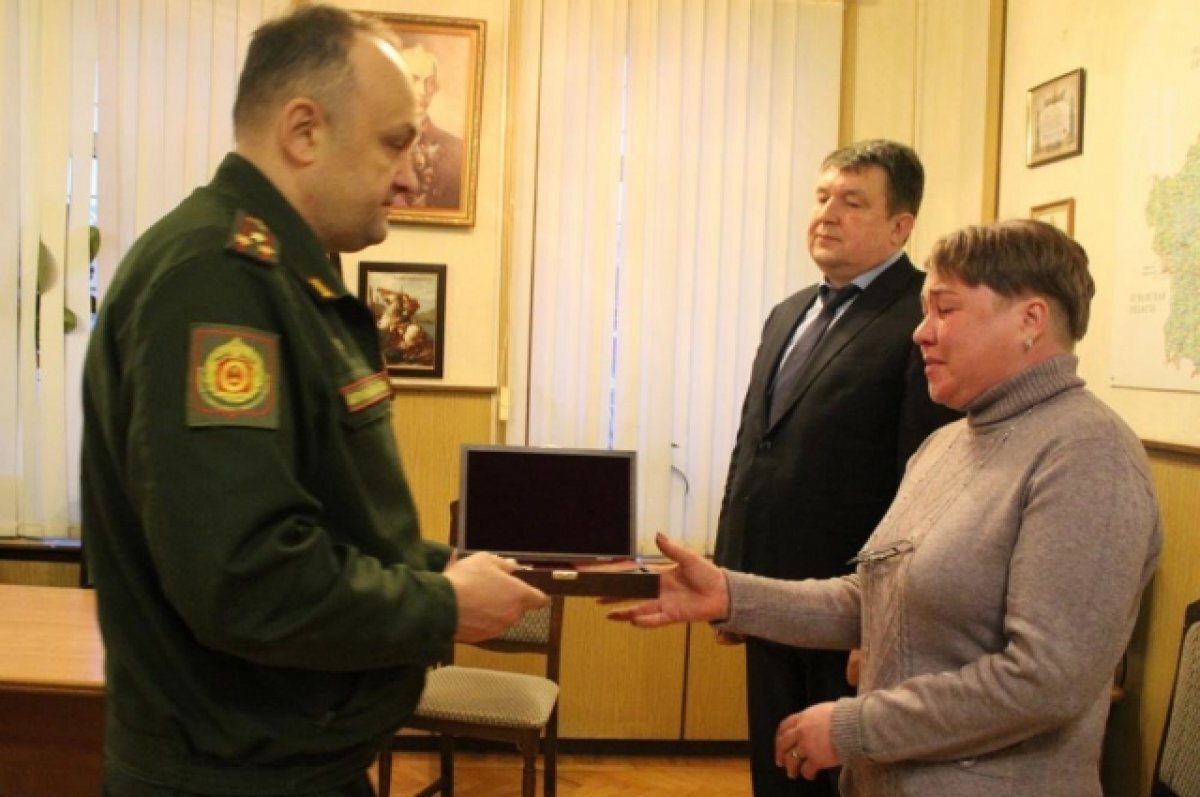    Матерям погибших в СВО бойцов из Тверской области передали Ордена Мужества