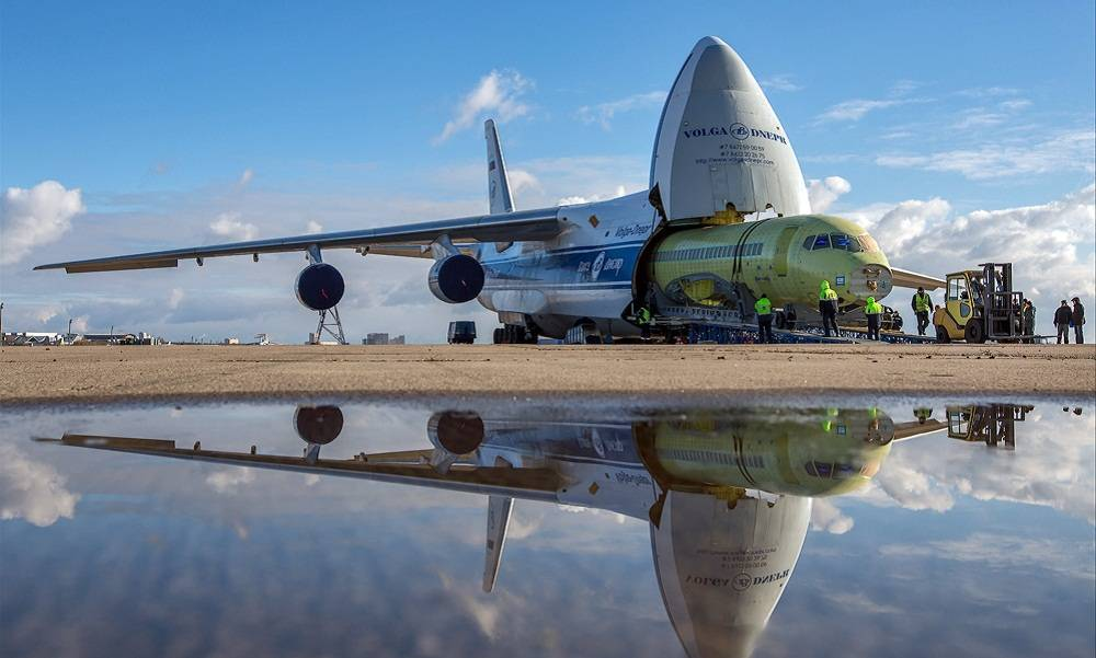 Есть ли самолет. АН-124 Руслан ил 76. Ил 76 Руслан Мрия. Руслан самолёт и ил 76. АН 225 И ил 76.