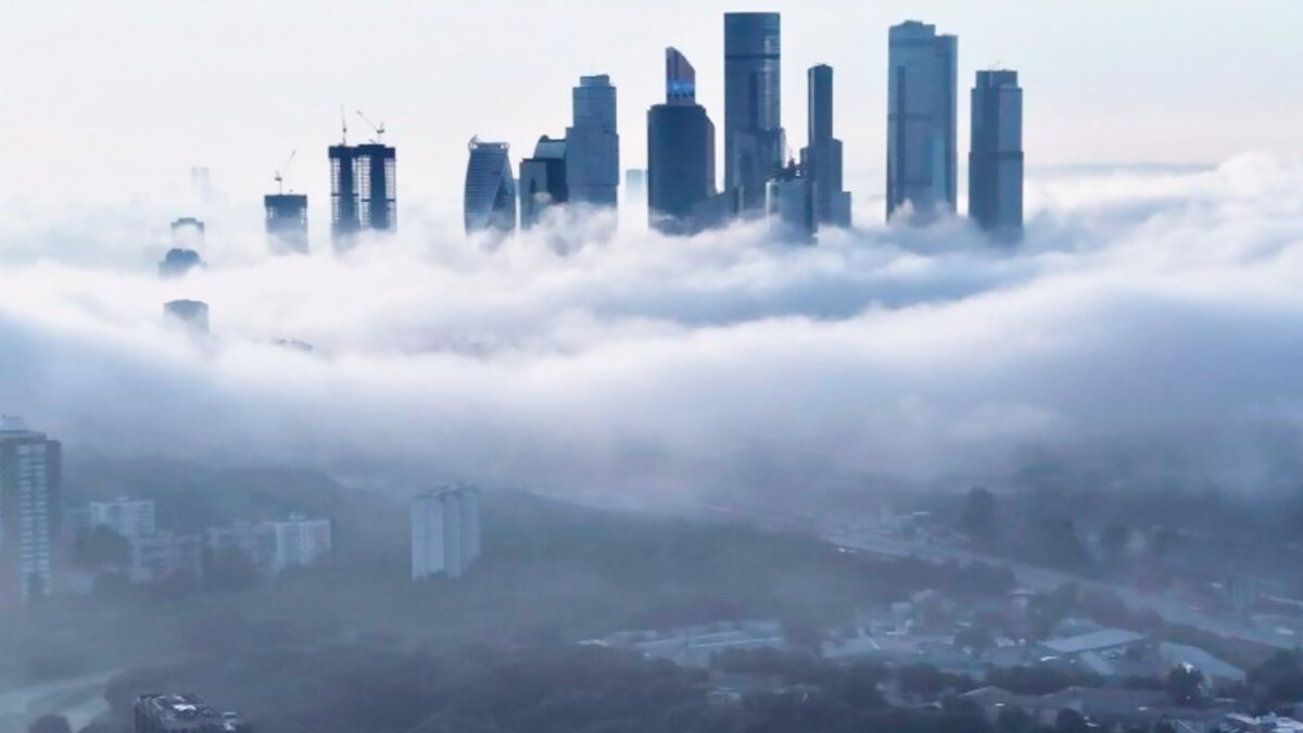 Москва сити в тумане фото сегодня