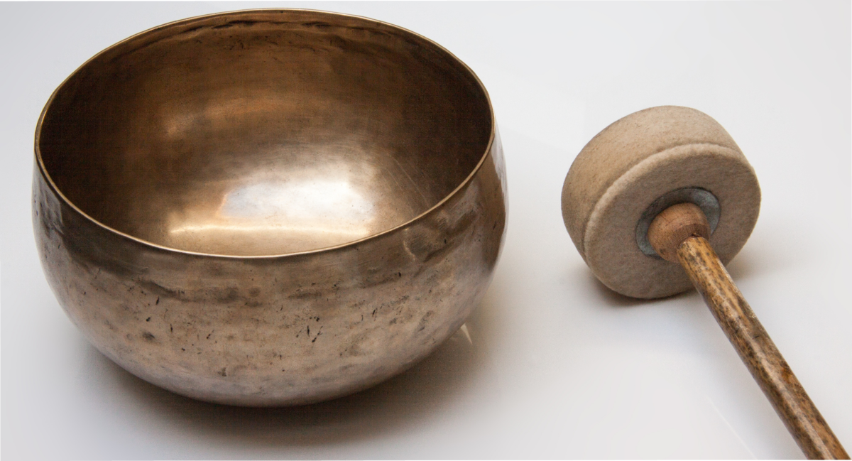 Поющая чаша - рин или судзу (яп. 鈴, буквально переводится как колокол)