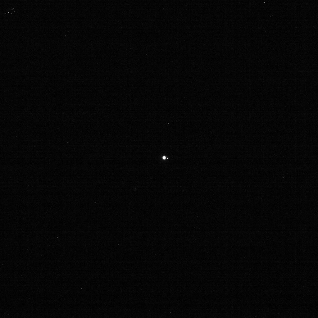Земля и Луна с расстояния 63,6 млн. км | NASA