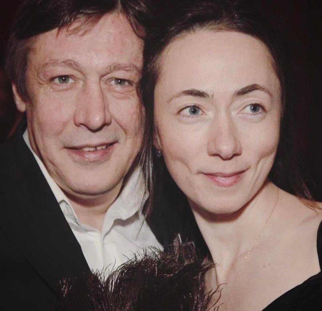 Михаилу Ефремов с женой 