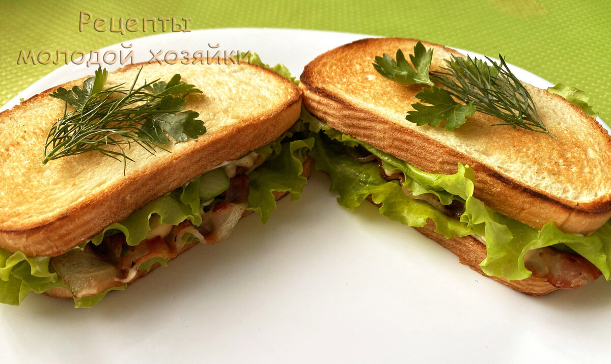 Сендвич с беконом и огурцом