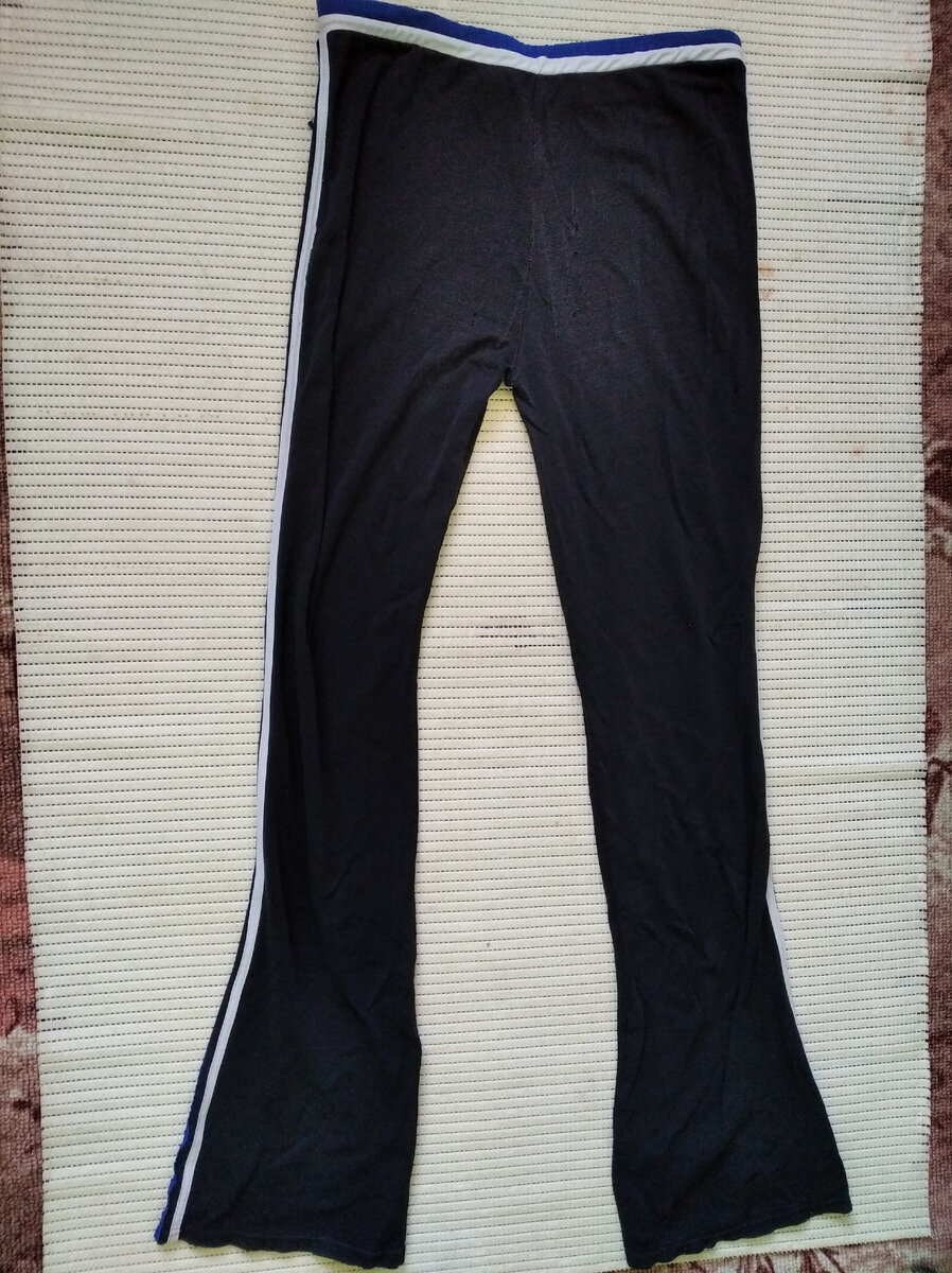 Штаны уже сильно поношенные