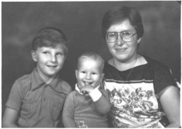 Моя старшая дочь Наташа и ее дети. Севастополь 1981 г.