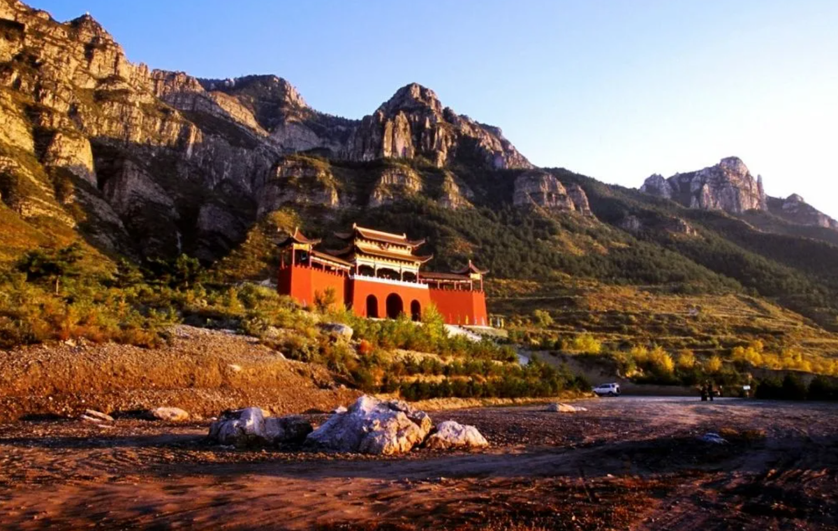 Secret mountain. Северная гора Хэншань. Хэншань (Хунань). Гора Хэншань Южный пик. Хэншань (Хунань) храм.