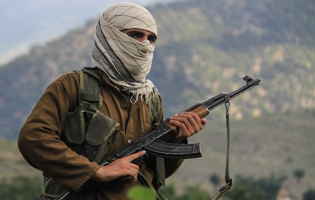 Фото талиба с оружием