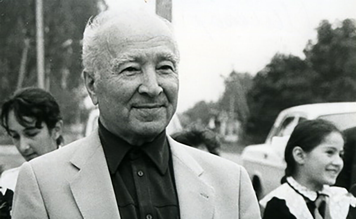 Алим Кешоков среди пионеров