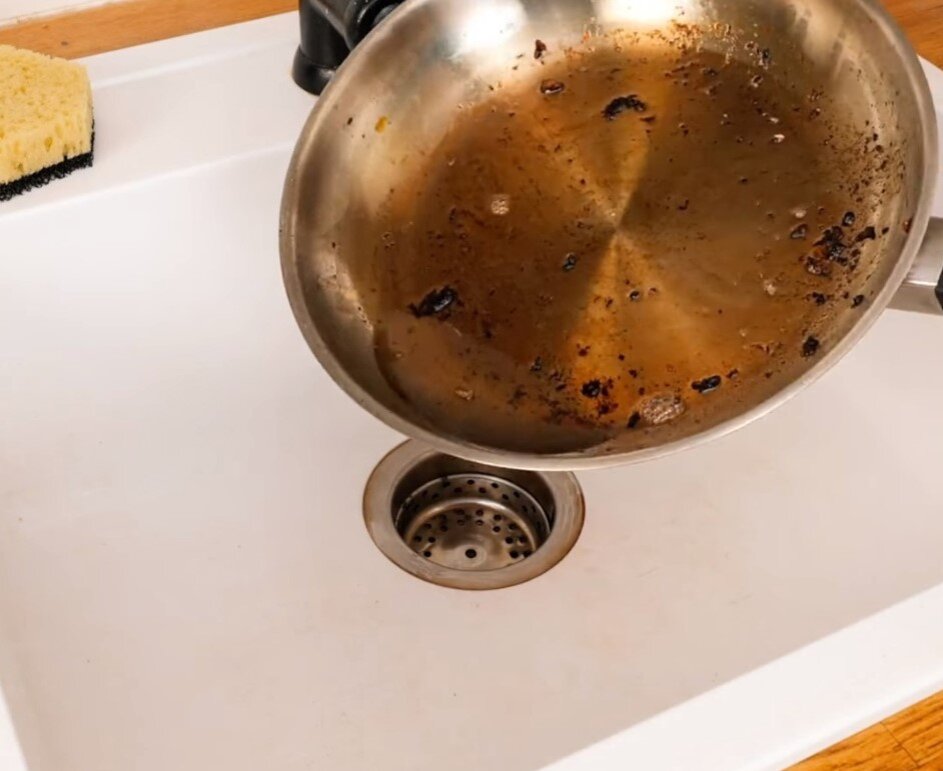 Масло для жарки. Нагар после жарки. Что можно приготовить не жидкое. Навар после жарки. Масло после жарки использовать.