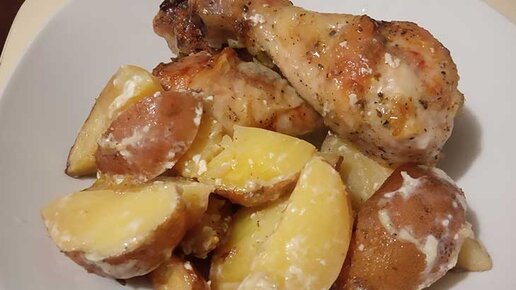 Молодая картошка с курицей в духовке - Vkusno-blog