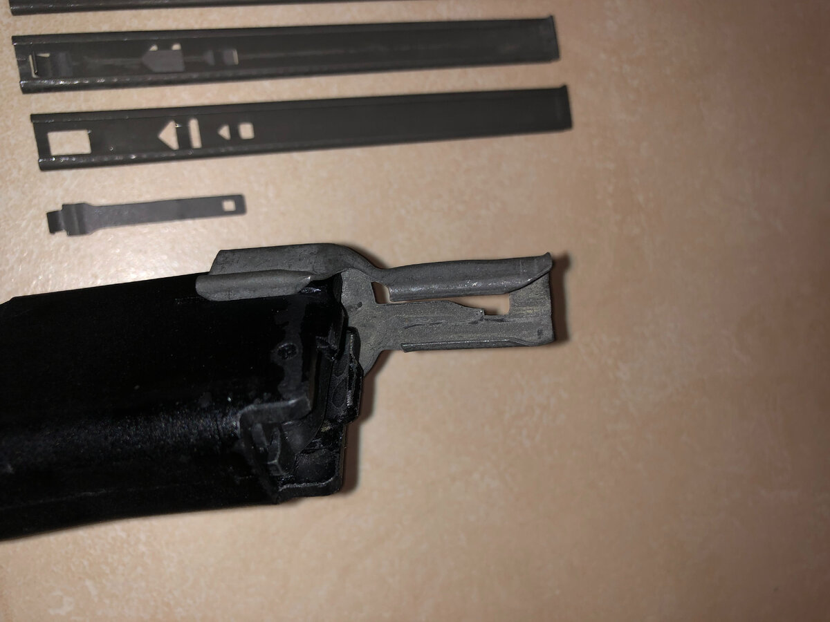 Магазин с соединительным элементом для планки.