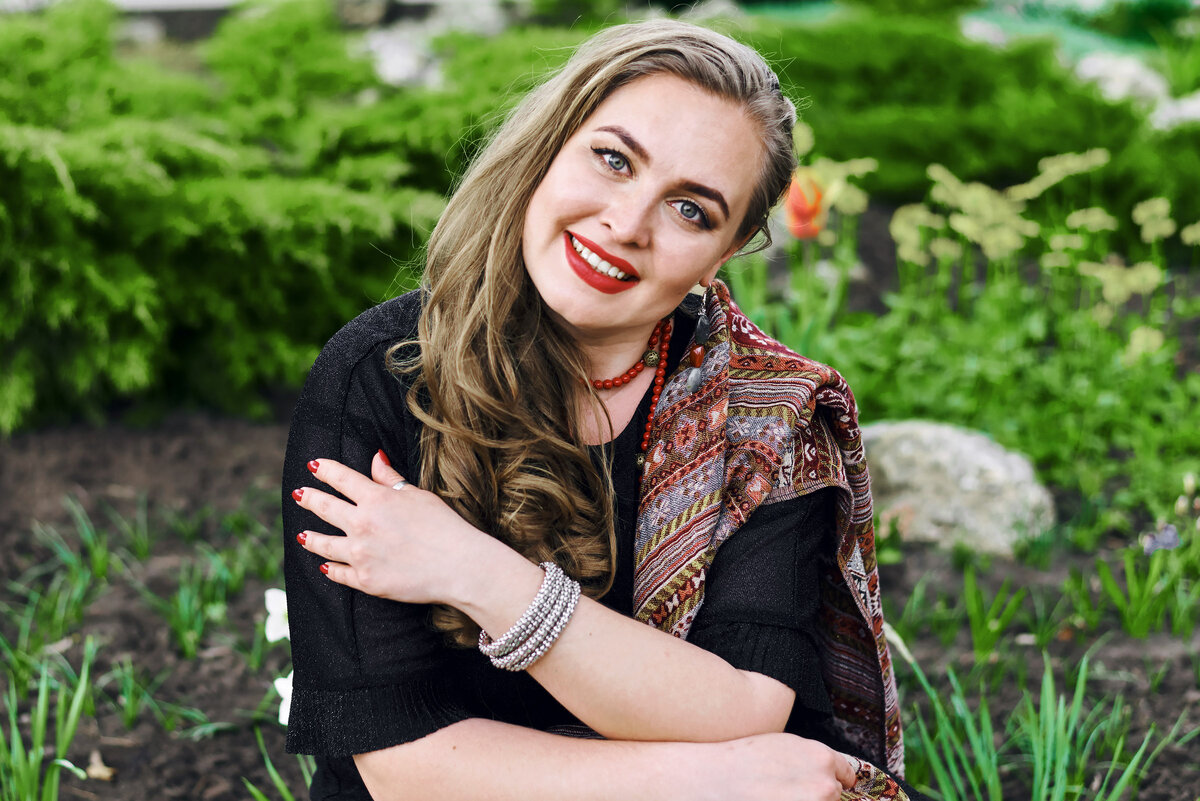 Прям современная женщина во всех ипостасях: хозяйка, умница, красавица)