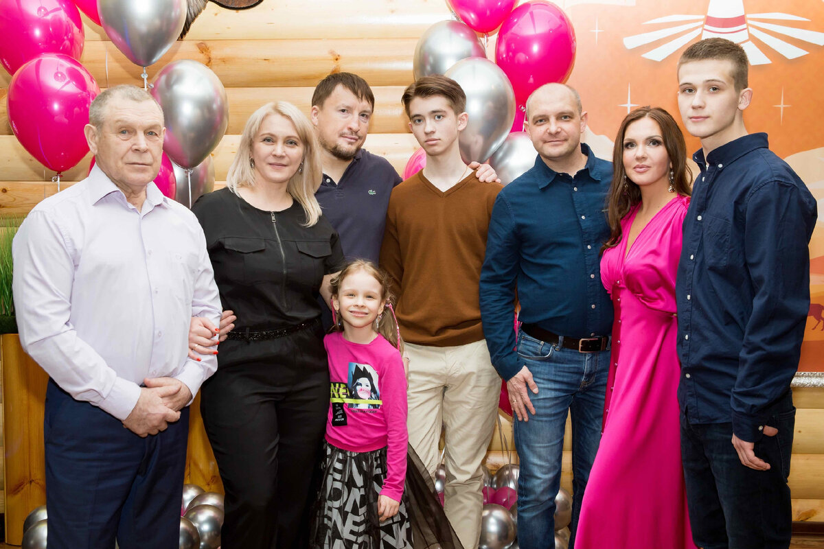 Владимир Матвеев на фото (слева)