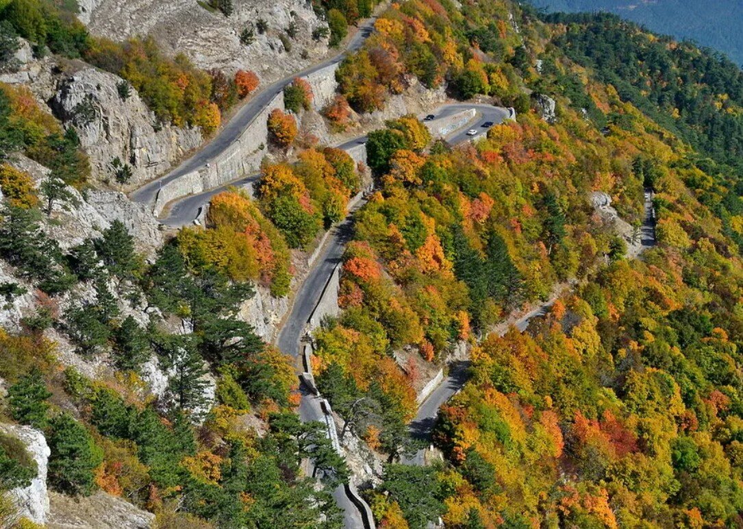 Серпантин на ай Петри в Крыму