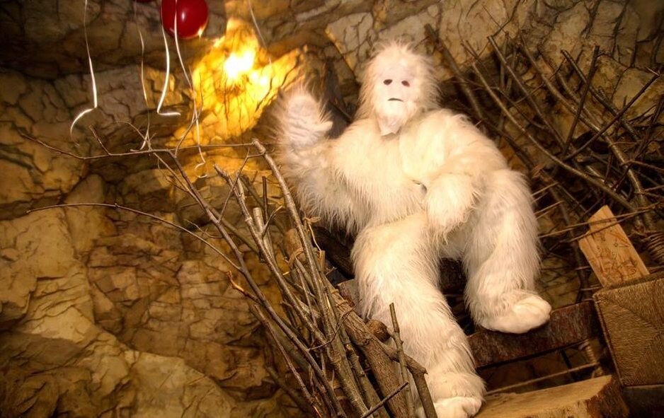 Снежный человек на прозрачном фоне. Существует ли снежный человек. Йети липецк. Етти снежный человек. Нарисовать снежного человека.