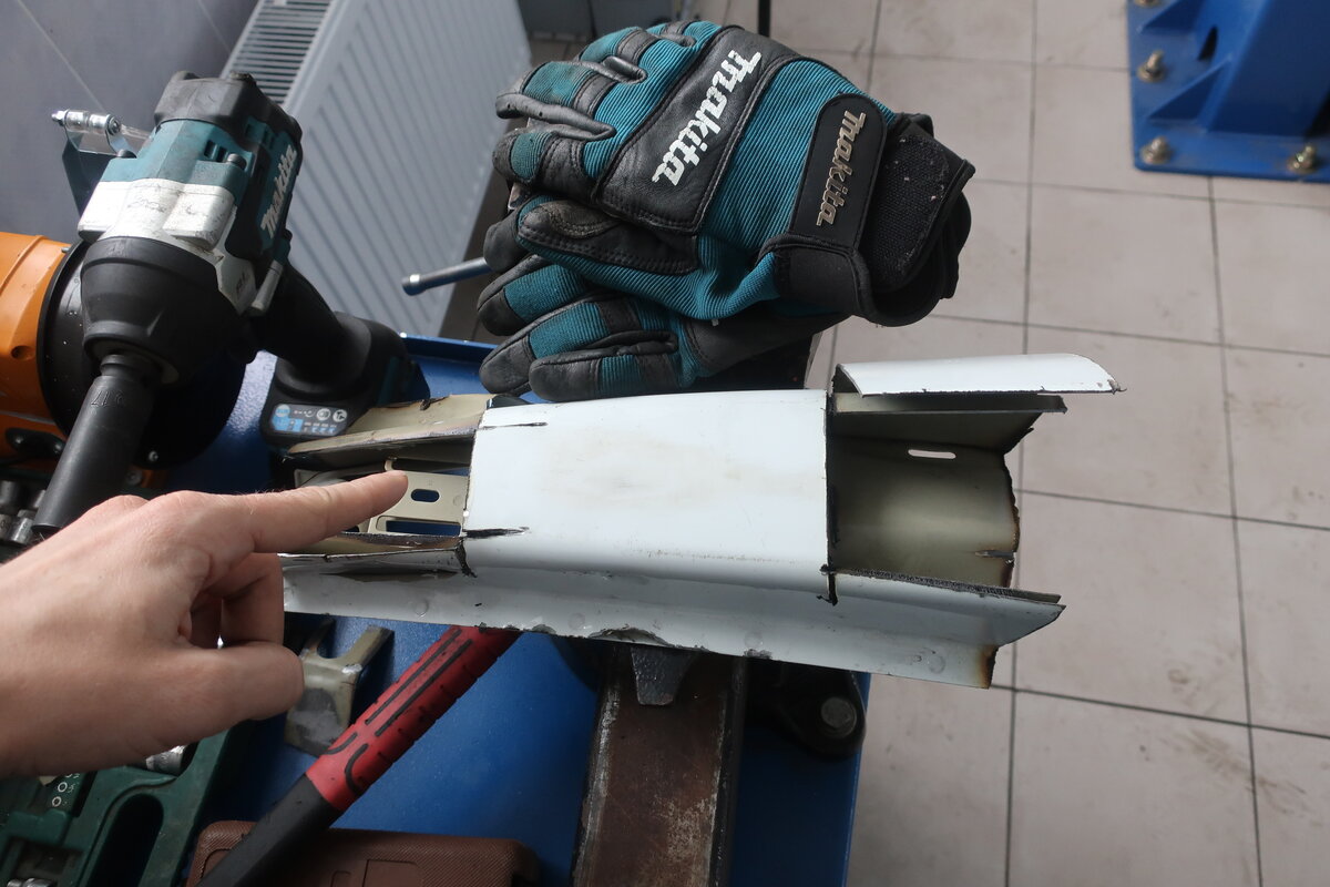 центральная стойка Polo Sedan