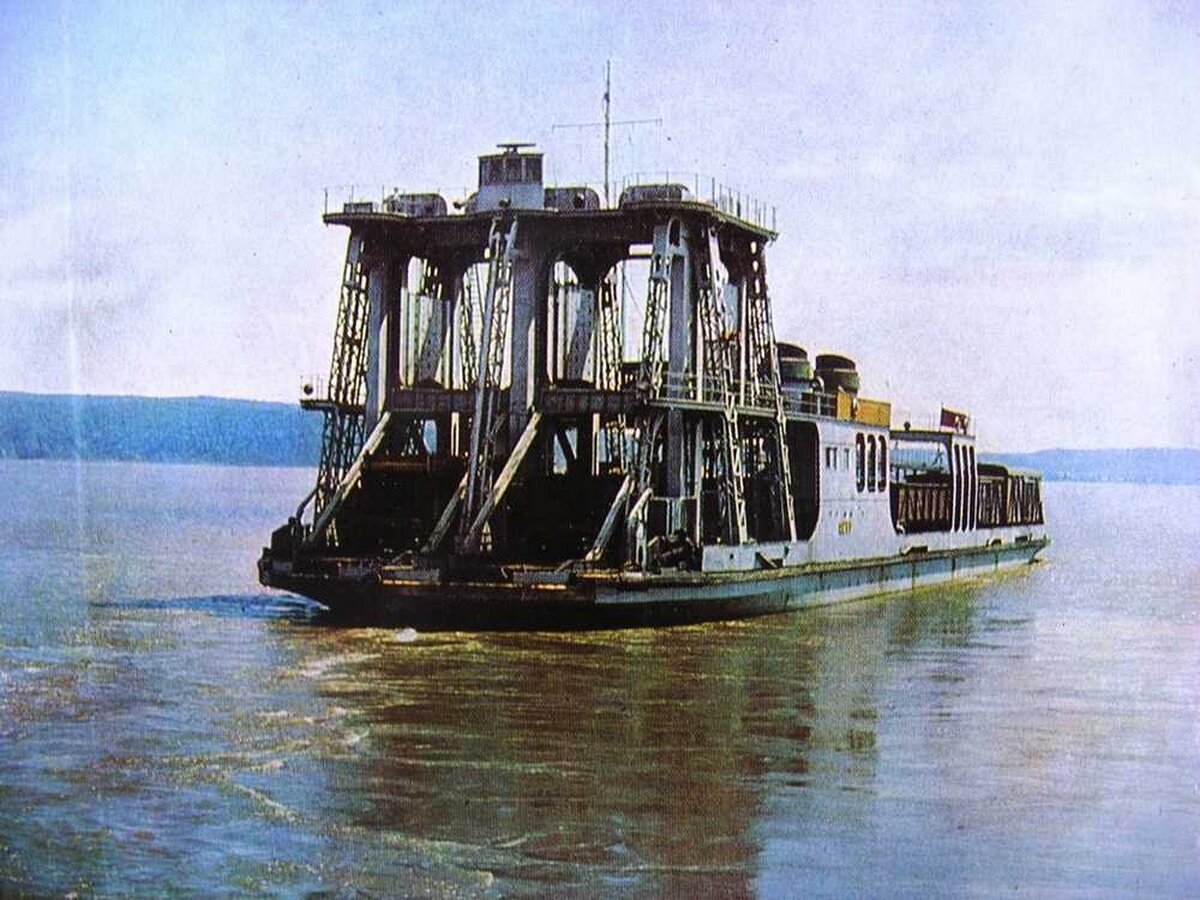 Паромное судно, доставлявшее ж.д. вагоны через Амур. Фото из открытых источников