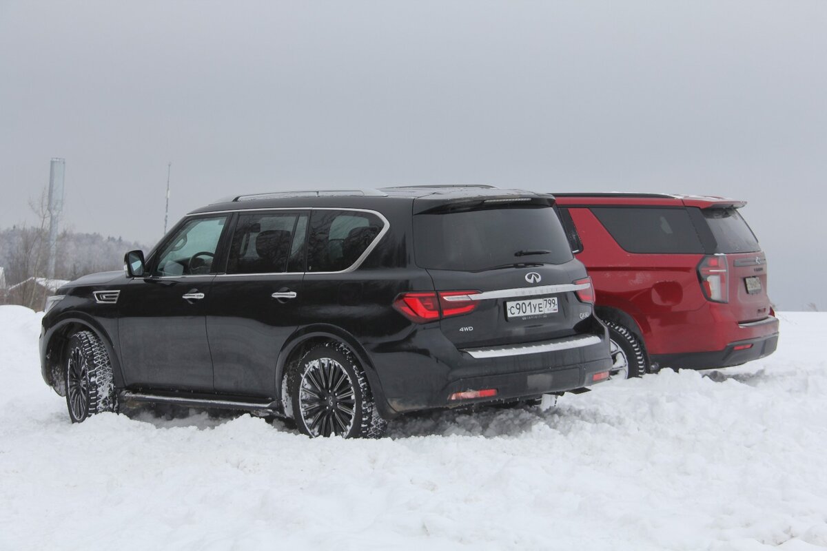 Корма Infiniti QX80 возбудила наших экспертов ассоциациями с Ким Кардашьян...
