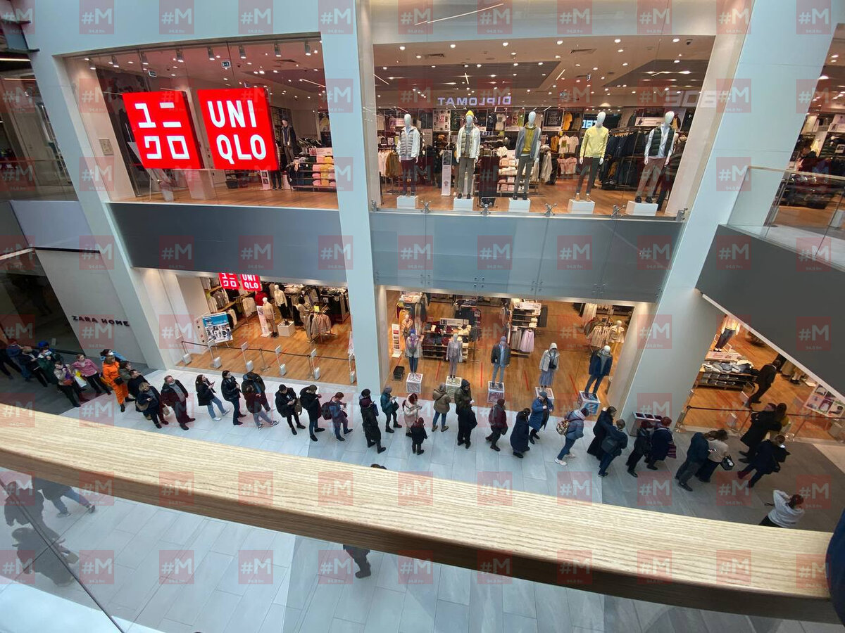 Трц закрывается. Очередь в юникло. Uniqlo в Японии. Работа в торговом центре. Очереди в юникло в Москве.