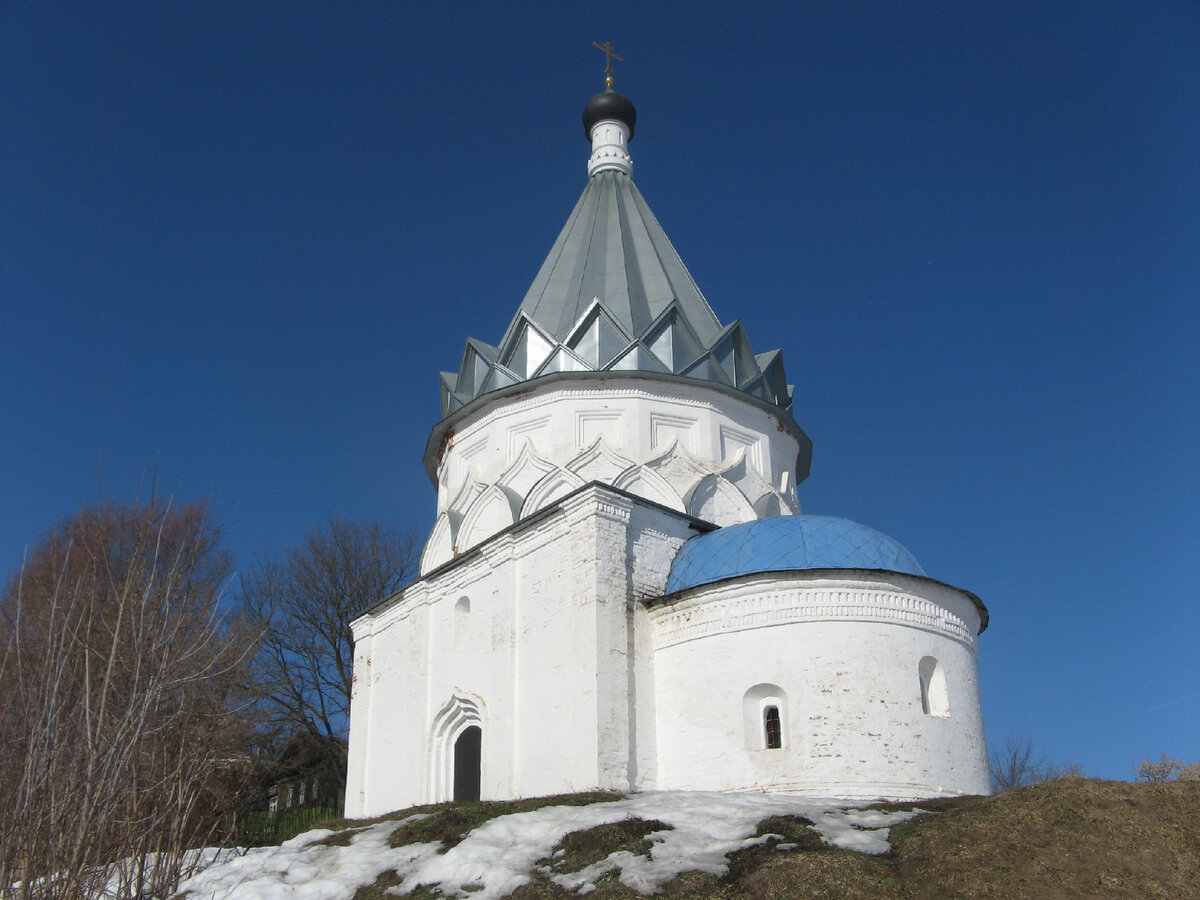 Храм Косьмы и Дамиана - старейший в Муроме. Это муромская достопримечательность. Фото автора.