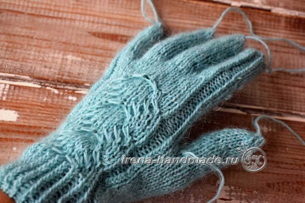 Перчатки с узором «Елочка».