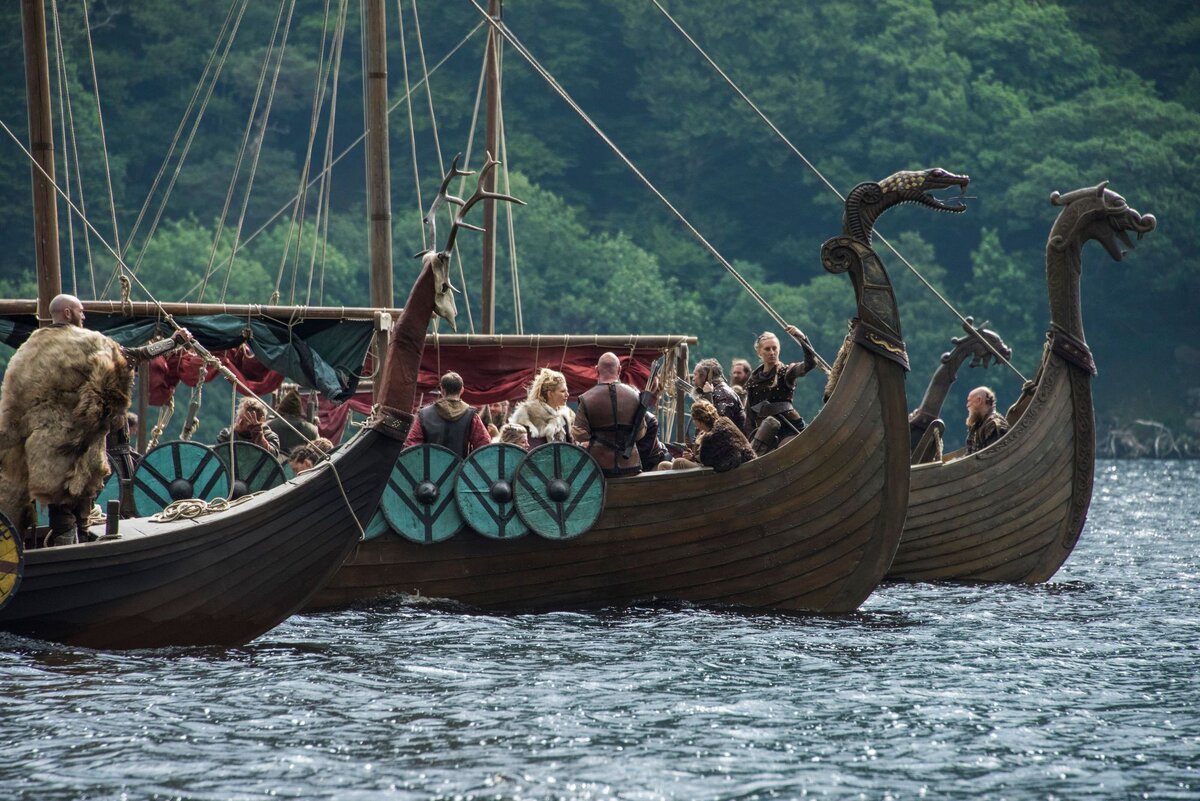 С каким океаном связан поход корабля викингов. Драккар викингов. Викинги Рагнар на корабле. Норвегия дракар с викингами.