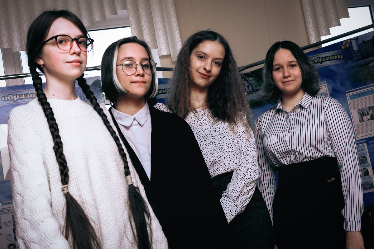 Победитель и призёры регионального этапа Всероссийской олимпиады школьников Дарья Булахова, Маргарита Сухарева, Вероника Шмаргунова и Екатерина Статюха.