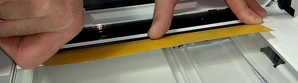 Убираем лишний скотч