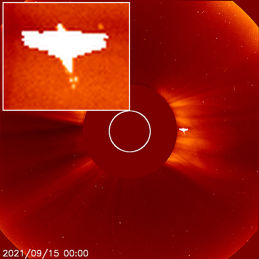 Снимки SOHO — космический аппарат для наблюдения за Солнцем. Совместный проект ЕКА и НАСА. Был запущен 2 декабря 1995 года.