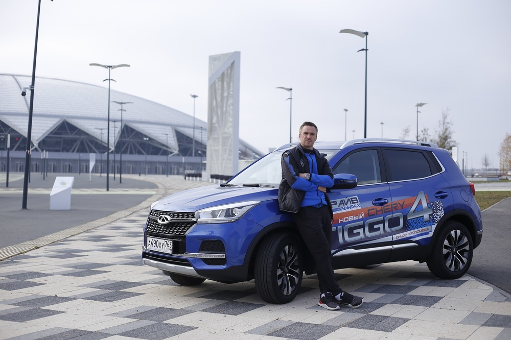 Сергей Корниленко у своего Chery Tiggo 4