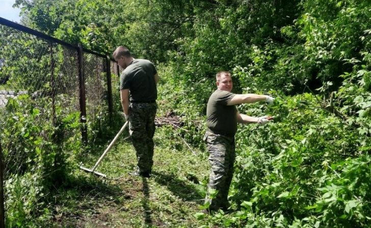    Сотрудники курского Следственного комитета благоустроили территорию госпиталя для ветеранов