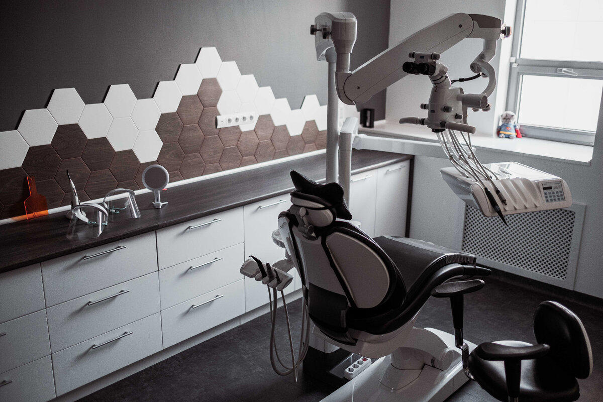 Стоимость протезирования зависит от многих факторов.