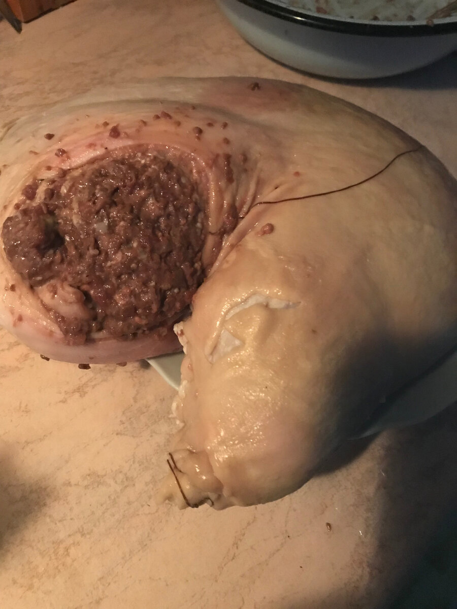 Необходимо набивать желудок не плотно, в процессе варки он значительно уменьшается в объеме и это нужно учитывать