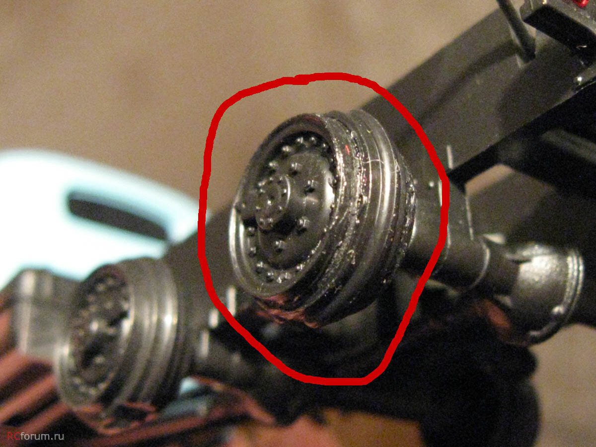 И поверьте - грешат этим делом не только представители бюджетного сегмента. Вот вам снимок Зила 157 от премиального бренда SSM. На фото четко видно, что диск подвергался тепловому воздействию от контакта с резиной (от этого элемент стал липким и потерял форму).