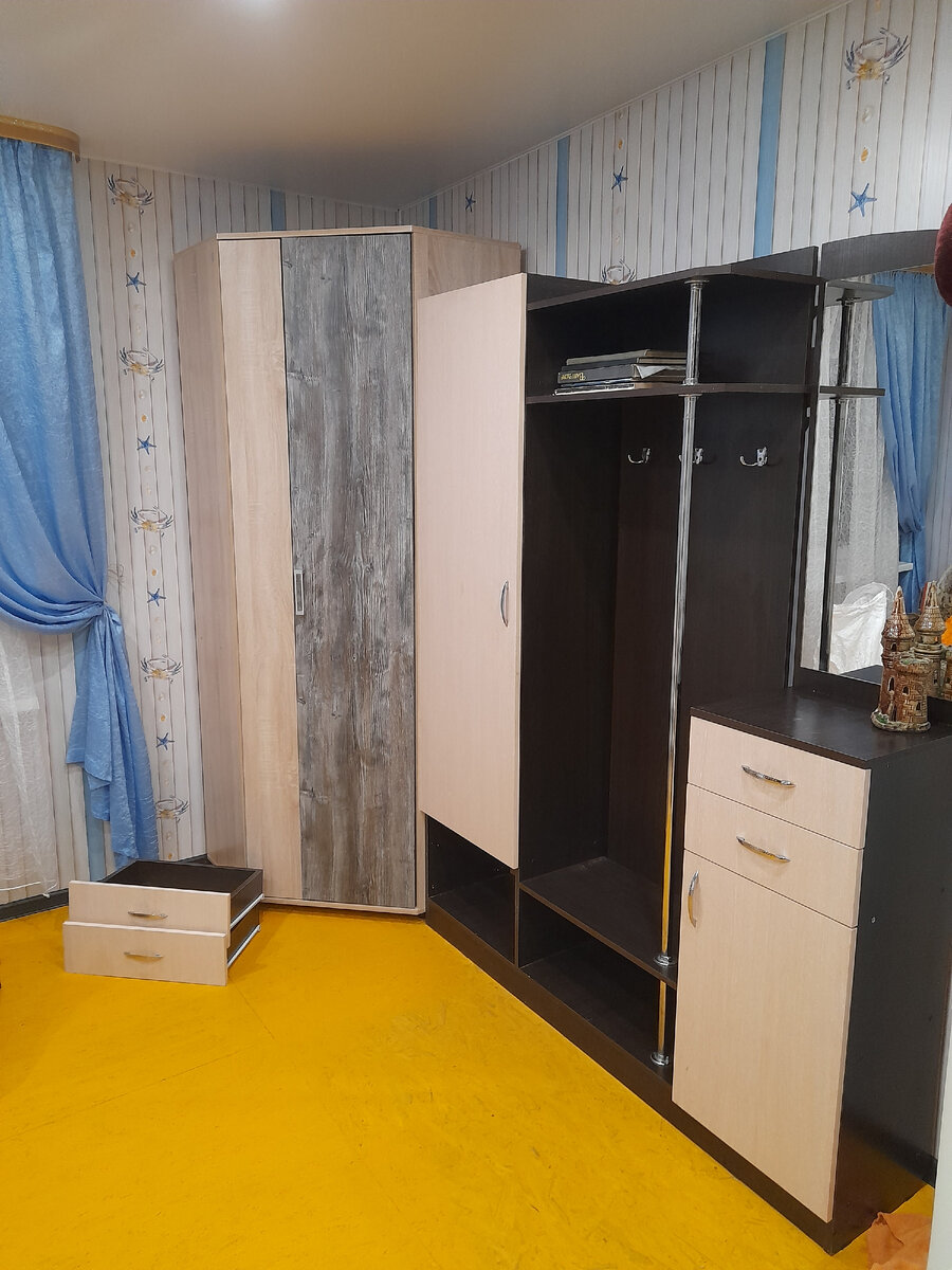 Вся мебель куплена на Авито , общая сумма 6000р