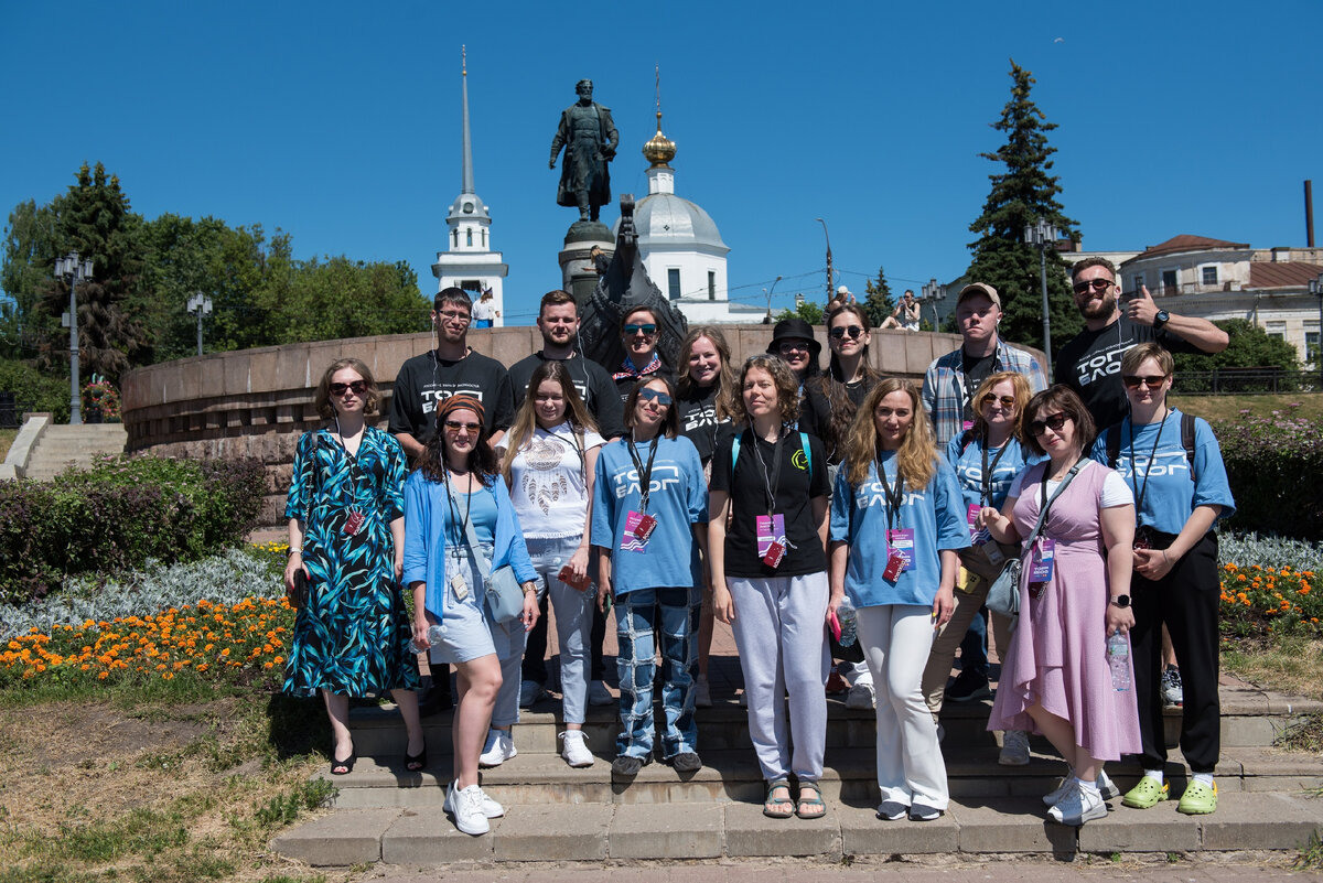 памятник Афанасию Никитину и участники проекта Топ блог