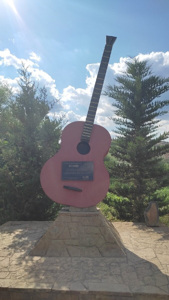 Памятный знак установленный в с. Морское (Крым)