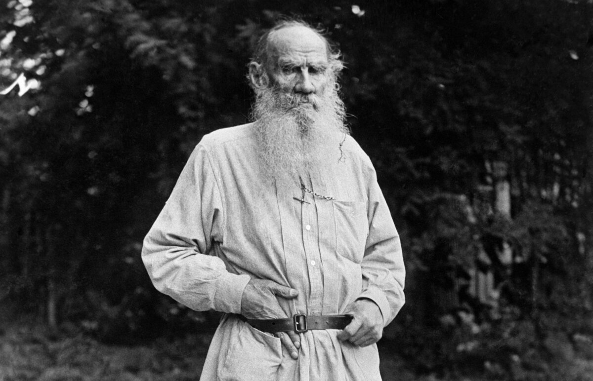 Лев толстой правда. Лев Николаевич толстой. Толстой писатель. Лев толстой фото в полный рост. Лев толстой личная жизнь.