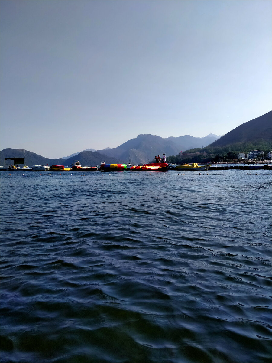 Городской пляж, прямо за отелем Ideal Prime Beach.