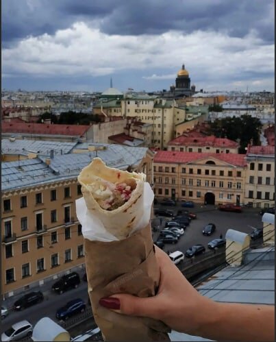 A girl named Allen was eating shawarma on the bridge.