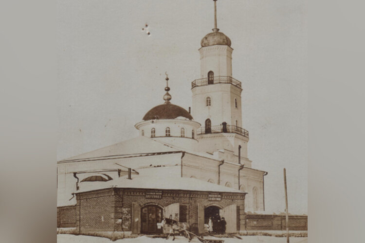    До революции 1917 года в Троицке действовало 7 мечетей. На фото 6-я — «Гатауллы муллы»