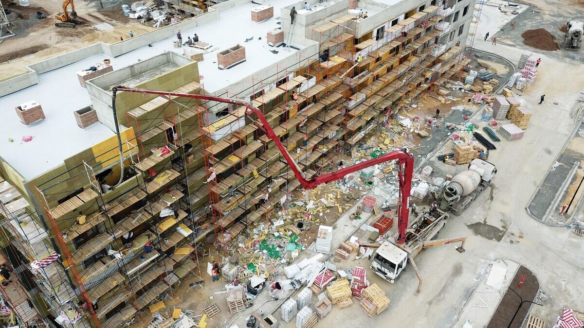    Строительство жилых домов бригадами ВСК МО РФ в Мариуполе© РИА Новости / Илья Питалев