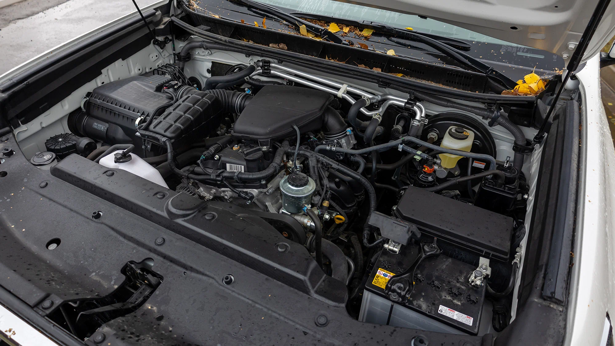 Больше хрома и нет печки?! Чем отличается Land Cruiser Prado из ...