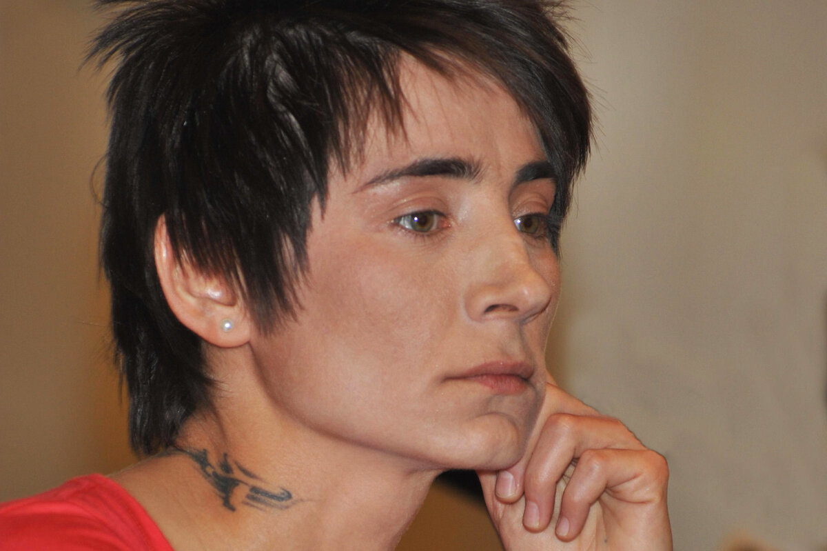     «Моя ошибка»: Земфира извинилась перед журналисткой, обидевшей Ренату Литвинову