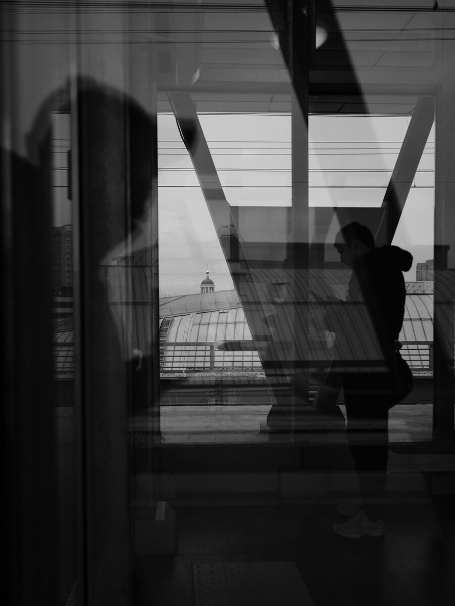 Для просмотра всех фотографий листай вправо. ©️Уличный фотограф Сергей Караваев, Fujifilm X-T4, Fujifilm XF 18mm f/1.4 R LM WR