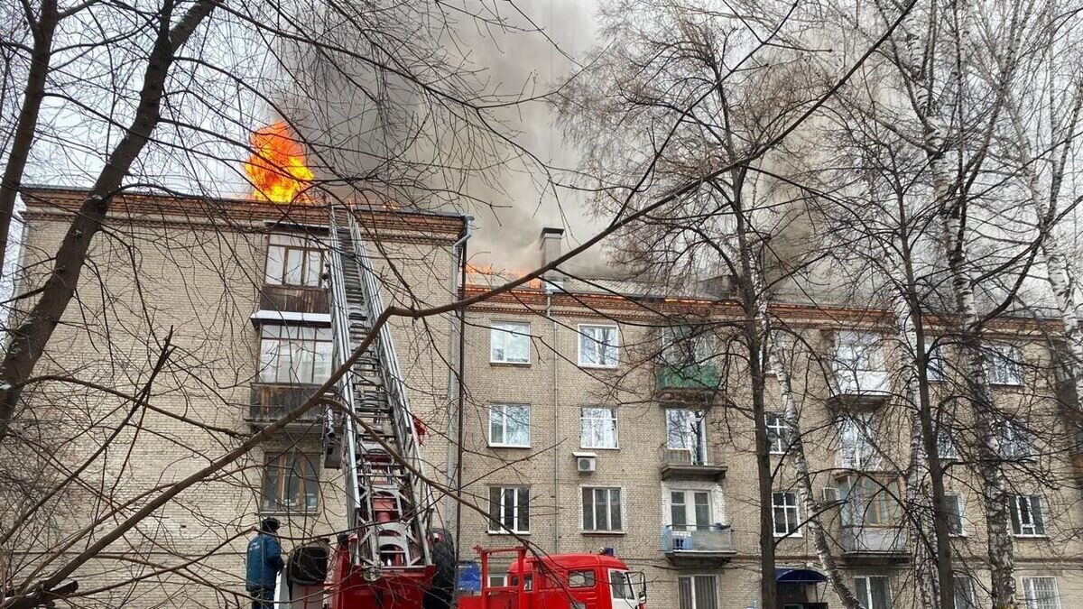    Пожар в Советском районе города Томска© Фото : ГУМЧС России по Томской области