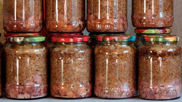 Каша гречневая со свининой по ГОСТу.