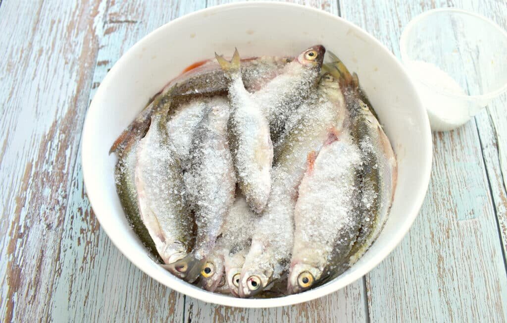Мелкая речная рыба в духовке в фольге — вкусно и просто